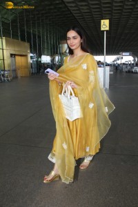 actress and former miss world manushi chhillar looking gorgeous in a yellow salwar