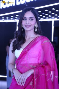 actress and former miss world Manushi Chhillar ravishing looks in a pink saree