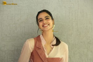 actress Meenakshi Chaudhary cute photo shoot