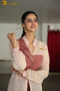 actress Meenakshi Chaudhary cute photo shoot