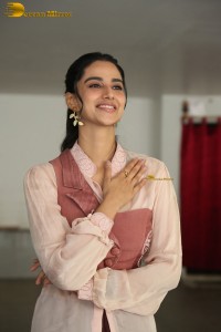 actress Meenakshi Chaudhary cute photo shoot