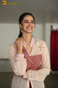 actress Meenakshi Chaudhary cute photo shoot