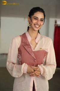 actress Meenakshi Chaudhary cute photo shoot