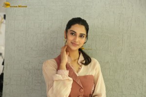 actress Meenakshi Chaudhary cute photo shoot