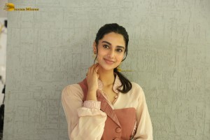 actress Meenakshi Chaudhary cute photo shoot