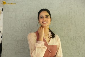 actress Meenakshi Chaudhary cute photo shoot