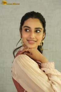 actress Meenakshi Chaudhary cute photo shoot