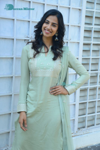 Meenakshi Chaudhary (29)