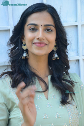 Meenakshi Chaudhary (3)