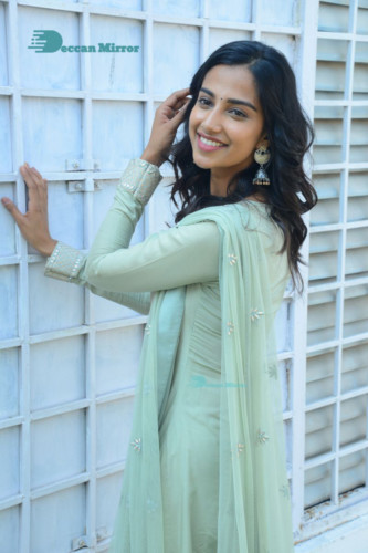 Meenakshi Chaudhary (62)