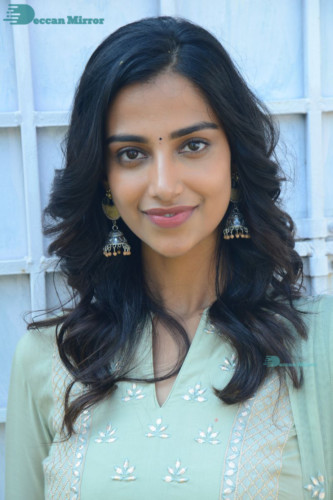 Meenakshi Chaudhary (8)