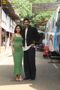 Metro In Dino cast Ali Fazal, Anupam Kher, Fatima Sana Shaikh, Pankaj Tripathi, and Sara Ali Khan, promote the film on Kapil Sharma Show