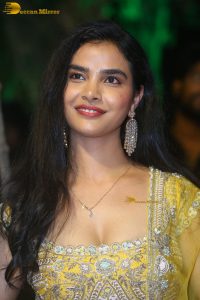 actress minakshi goswami gorgeous in a yellow dress