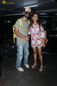 Shahid Kapoor seen with wife Mira Rajput Kapoor at Mumbai Airport on Jan 3, 2023