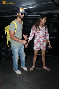 Shahid Kapoor seen with wife Mira Rajput Kapoor at Mumbai Airport on Jan 3, 2023