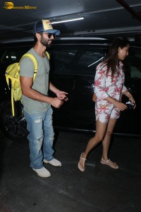 Shahid Kapoor seen with wife Mira Rajput Kapoor at Mumbai Airport on Jan 3, 2023