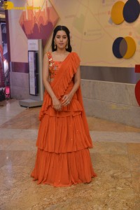 Actress Mirnalini Ravi pretty in a orange saree