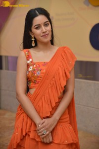 Actress Mirnalini Ravi pretty in a orange saree