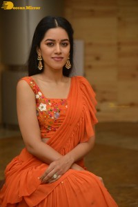 Actress Mirnalini Ravi pretty in a orange saree
