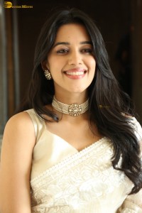 actress Mirnalini Ravi beautiful in a white saree