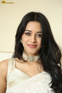 actress Mirnalini Ravi beautiful in a white saree