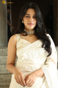 actress Mirnalini Ravi beautiful in a white saree