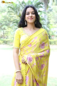 actress Mirnalini Ravi gorgeous in a yellow saree
