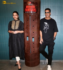 Mission Raniganj Screening attended by Akshay Kumar and Parineeti Chopra