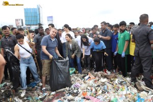Actresses Karishma Tanna, Esha Deol, Sophie Choudry, and Fatima Sana Shaikh pick up garbage at Mithi River Clean-A-Thon