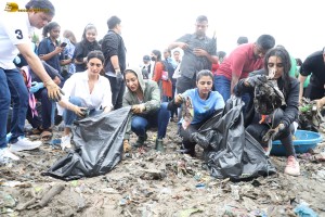 Actresses Karishma Tanna, Esha Deol, Sophie Choudry, and Fatima Sana Shaikh pick up garbage at Mithi River Clean-A-Thon