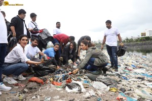 Actresses Karishma Tanna, Esha Deol, Sophie Choudry, and Fatima Sana Shaikh pick up garbage at Mithi River Clean-A-Thon