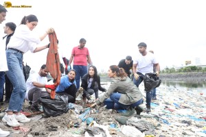 Actresses Karishma Tanna, Esha Deol, Sophie Choudry, and Fatima Sana Shaikh pick up garbage at Mithi River Clean-A-Thon