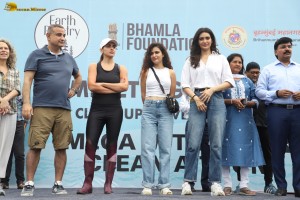 Actresses Karishma Tanna, Esha Deol, Sophie Choudry, and Fatima Sana Shaikh pick up garbage at Mithi River Clean-A-Thon