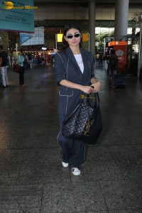 Naagin actress Mouni Roy spotted at Mumbai Airport