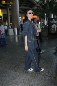 Naagin actress Mouni Roy spotted at Mumbai Airport