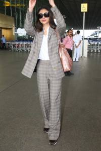actress mouni roy stylish look in a pant suit at the airport