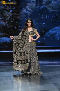 Indian actress mouni roy stunning ramp walk