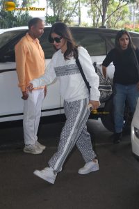 actress mouni roy spotted at mumbai airport