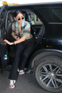 actress mrunal thakur in casual dress at airport