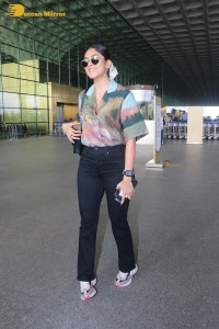 actress mrunal thakur in casual dress at airport