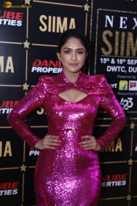 actress Mrunal Thakur cleavage show in a shiny pink dress at a function