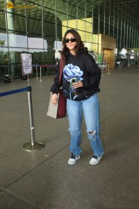 actress Mrunal Thakur stylish looks in denim jeans at mumbai airport