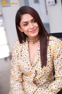 Indian Actress Mrunal Thakur photoshoot