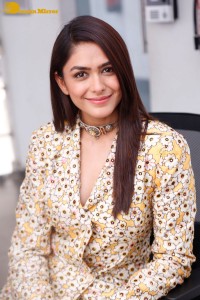 Indian Actress Mrunal Thakur photoshoot