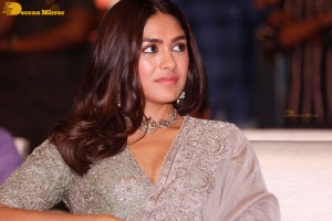 Mrunal-Thakur-3