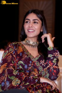 Mrunal-Thakur-10