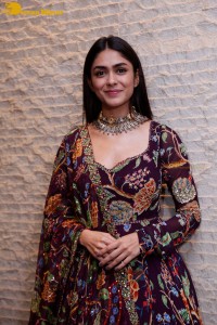 Mrunal-Thakur-47