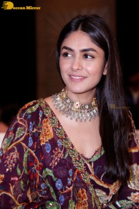 Mrunal-Thakur-5
