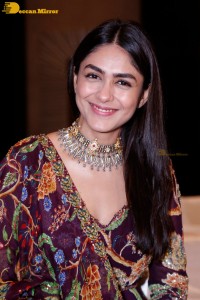 Mrunal-Thakur-7