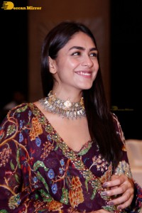 Mrunal-Thakur-9